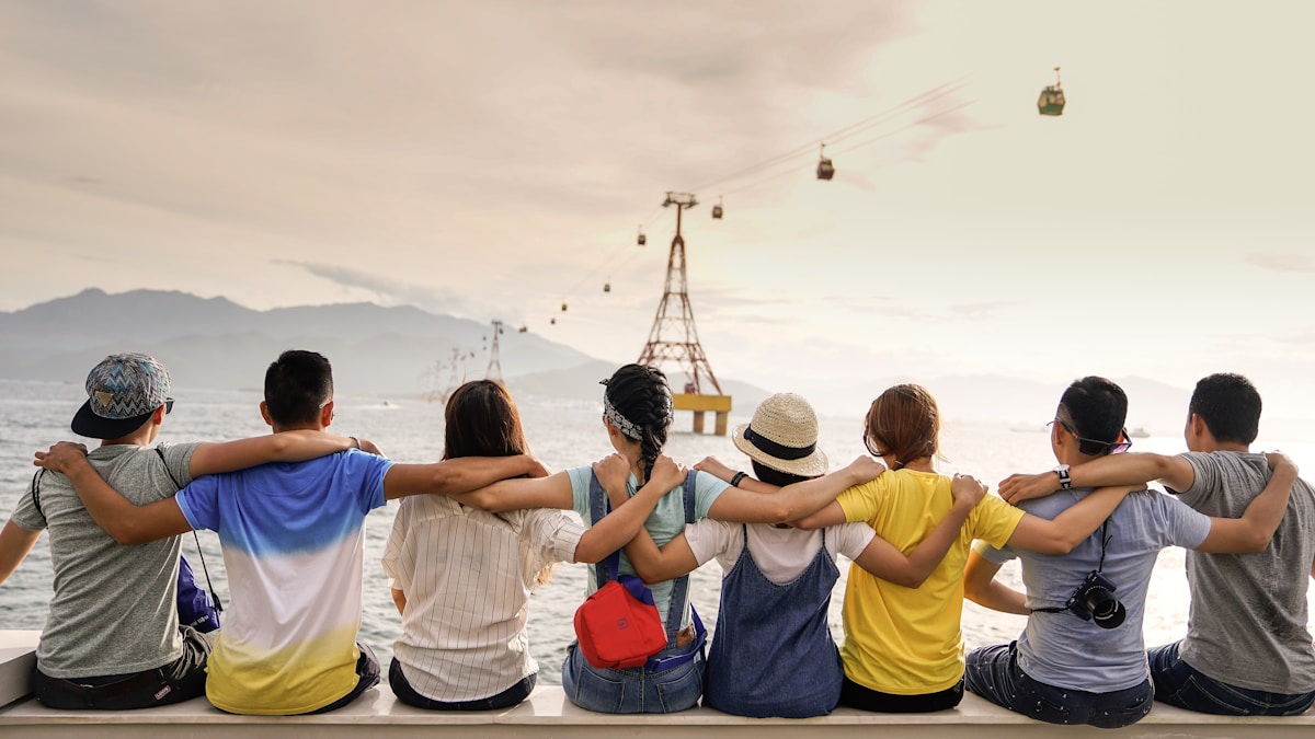 Trading community members supporting each other
